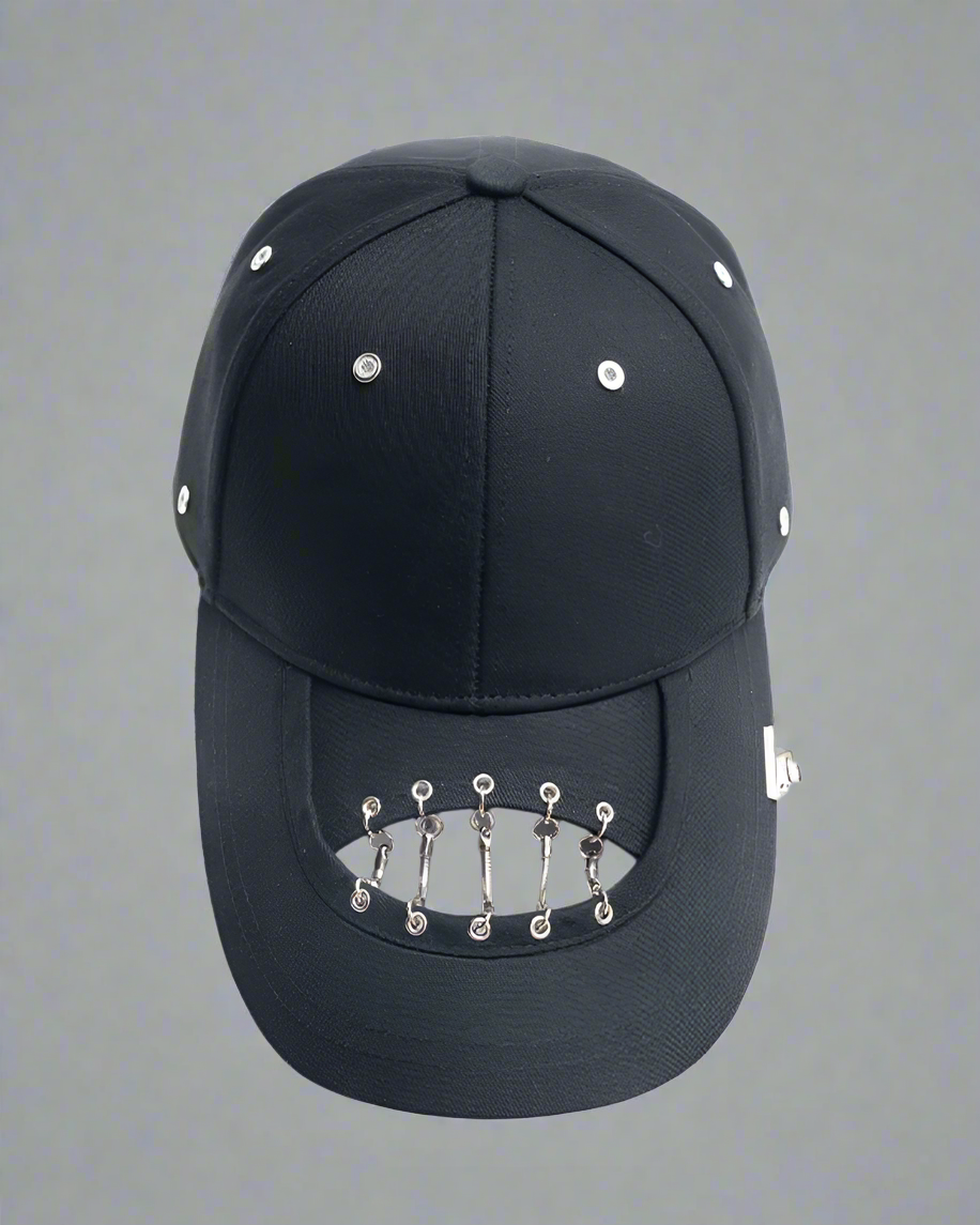 Bold Hollow Chain Black Cap