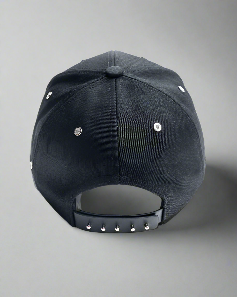 Bold Hollow Chain Black Cap