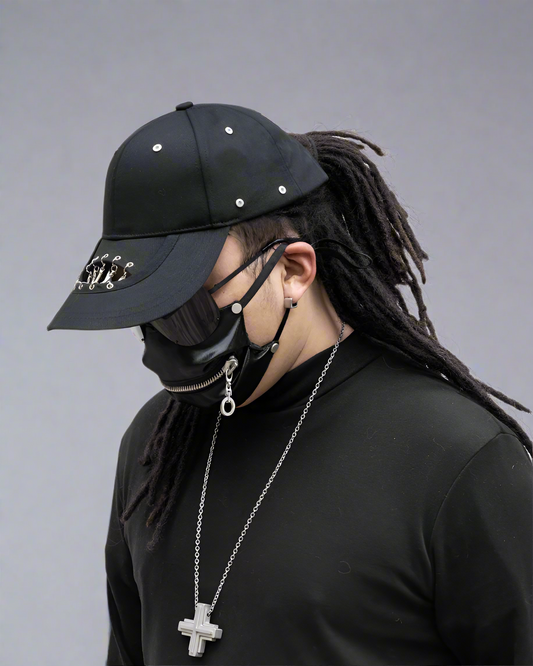Bold Hollow Chain Black Cap