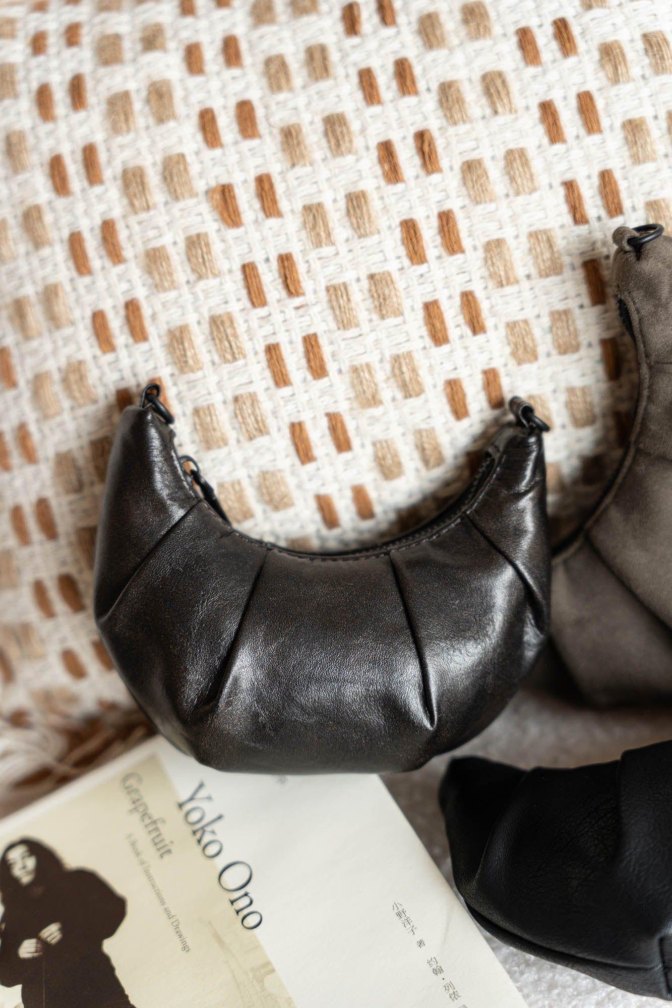 Delightful Croissant Coin Purse -  coin pouch - Charming Croissant Coin Purse for Everyday Use