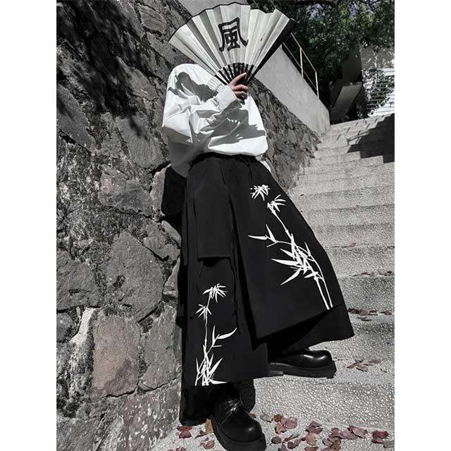 Striking Japanese Hakama Trousers -  loose fit - Stylish Japanese Hakama Trousers for All Occasions